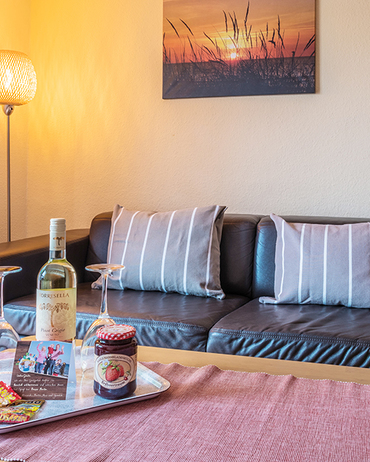 Unsere 4* Ferienwohnung Storchennest bietet auf 60 m² Platz für bis zu 4 Personen. 