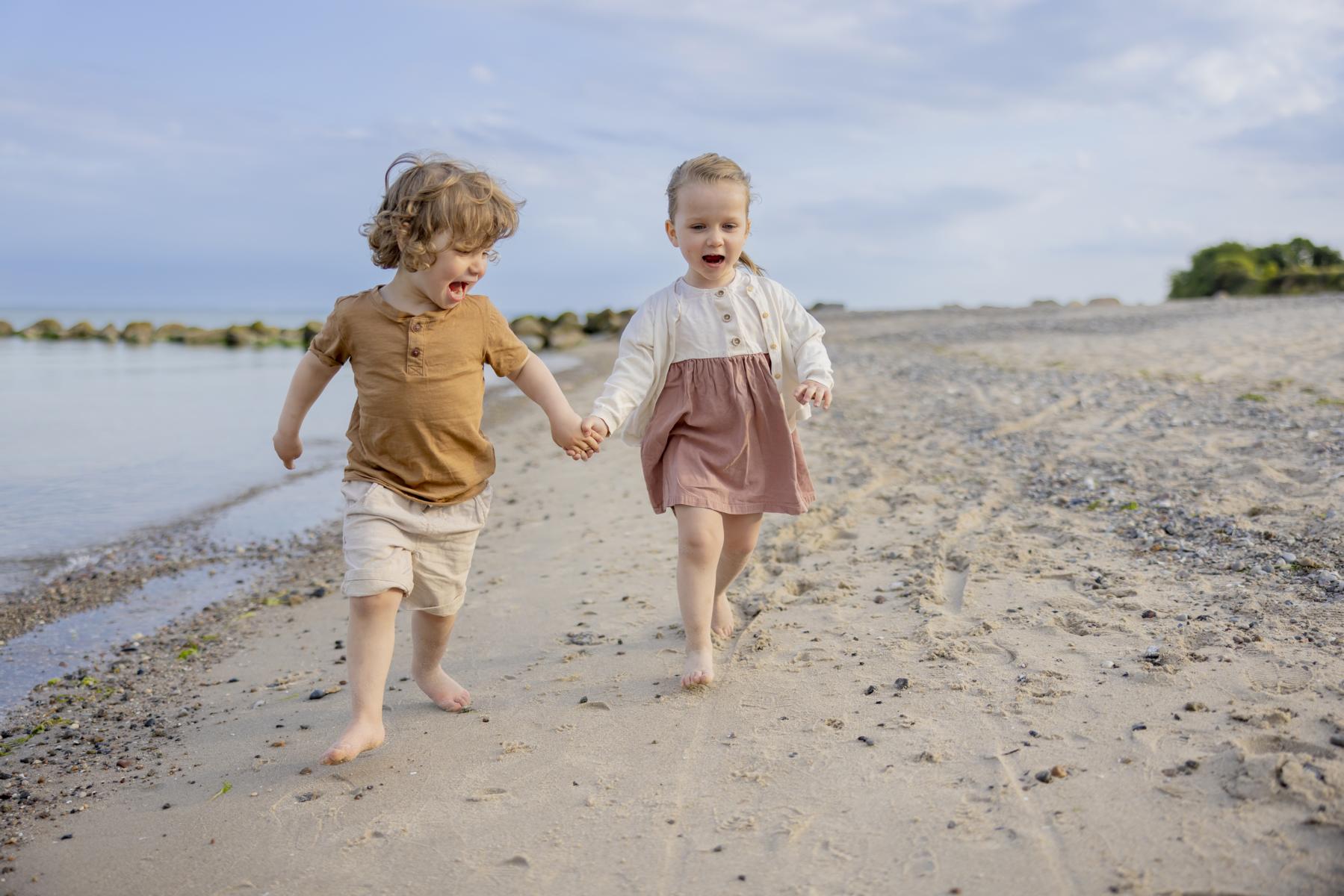 Kinder am Strand