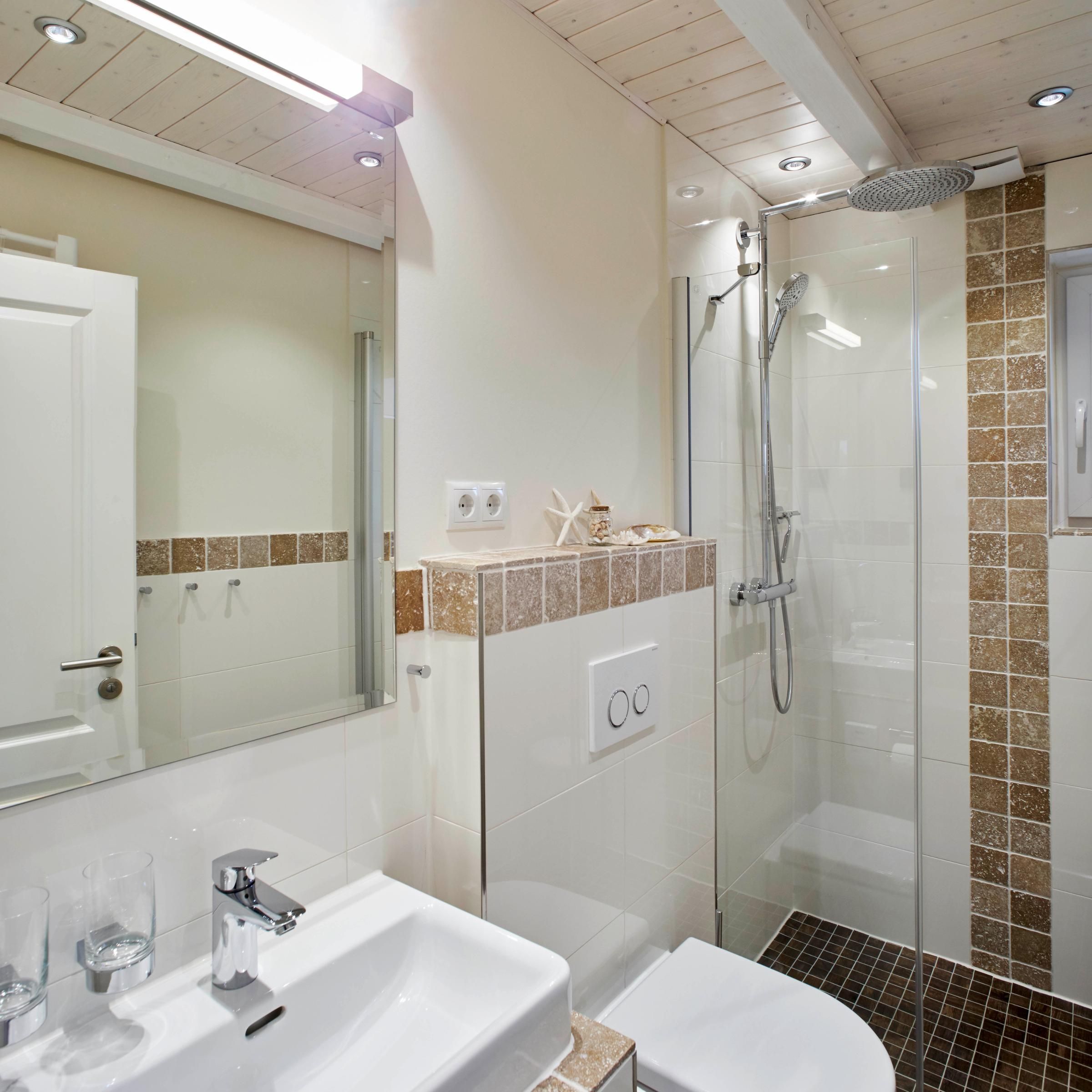 Badezimmer mit Dusche in Unterkunft bei Bauer Martin