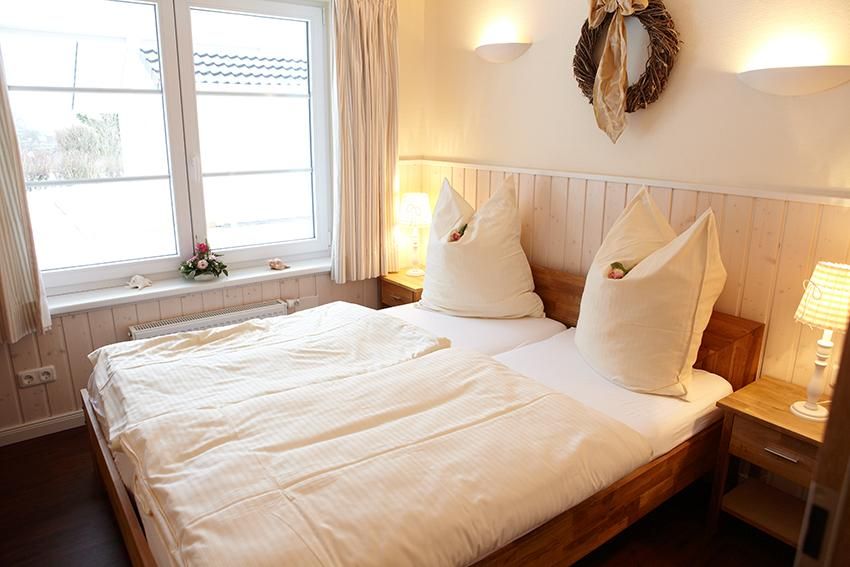 Doppelbett in Schlafzimmer in Unterkunft bei Bauer Martin